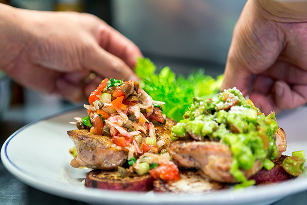 生で食べてもおいしいですが焼くのもおすすめです。5〜7ミリの厚さに輪切りにし、表面をこげ目がつくくらい焼きます。味付けは塩がよいでしょう。